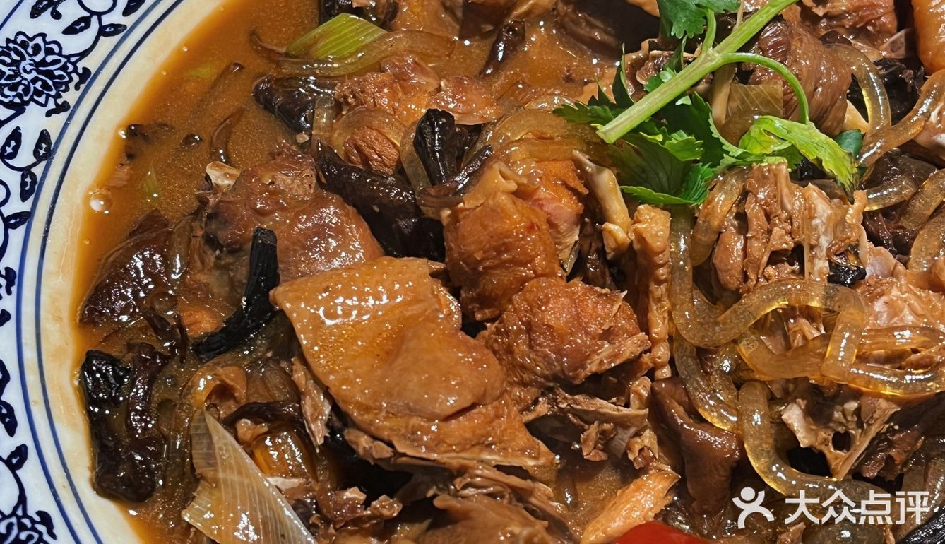 量足平价的东北菜排队才能吃到 锅包肉必点！ 