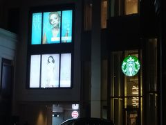 -TESLA 特斯拉(上海太古汇体验店)