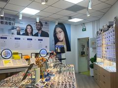 -天空之镜眼镜店蔡司依视路配镜授权零售店(望京颐堤港店)