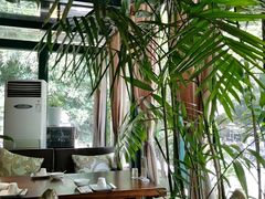 靠窗位-山外山·林语花园餐厅