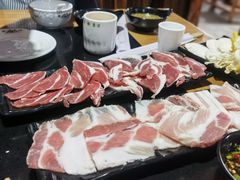 -果松木炭酸菜铜火锅·外婆参鸡汤