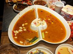 -龙巢盱眙龙虾·牛蛙·烧烤宵夜(八卦岭店)