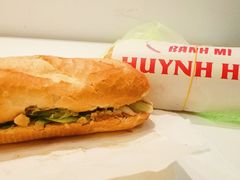 -Bánh Mì Huynh Hoa