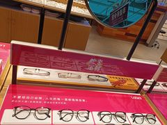 -LOOK眼镜·蔡司依视路配镜(宝山万达店)
