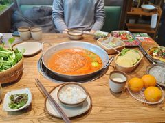 -野山舂·贵州现舂酸汤火锅(鸿通城店)