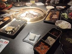 -铭牛烧肉·和牛海鲜自助(高新月牙湖店)