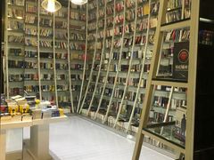 -钟书阁(松江泰晤士小镇店)