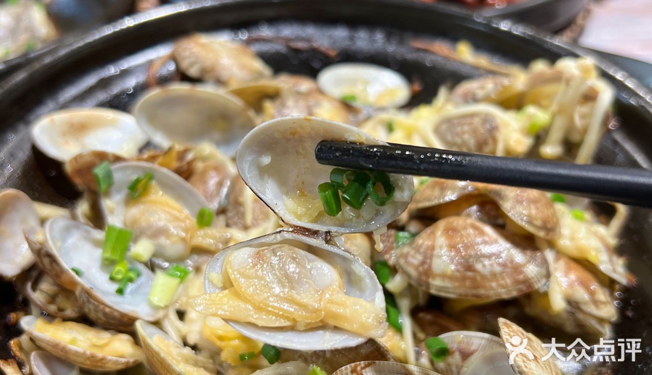  鲜活的海鲜现捞,现捞现焗！超满足！就在旧村‼️