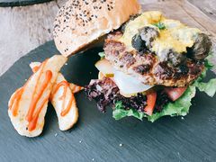 球馆汉堡-HIGH FIVE哈福手工汉堡(桂林路店)