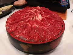 安格斯牛肉-鲜入围煮花胶鸡海鲜火锅