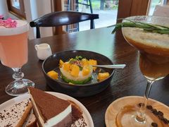 -Chom Cafe and Restaurant