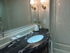 -茂名熹龙国际大酒店(人民广场高铁站店)