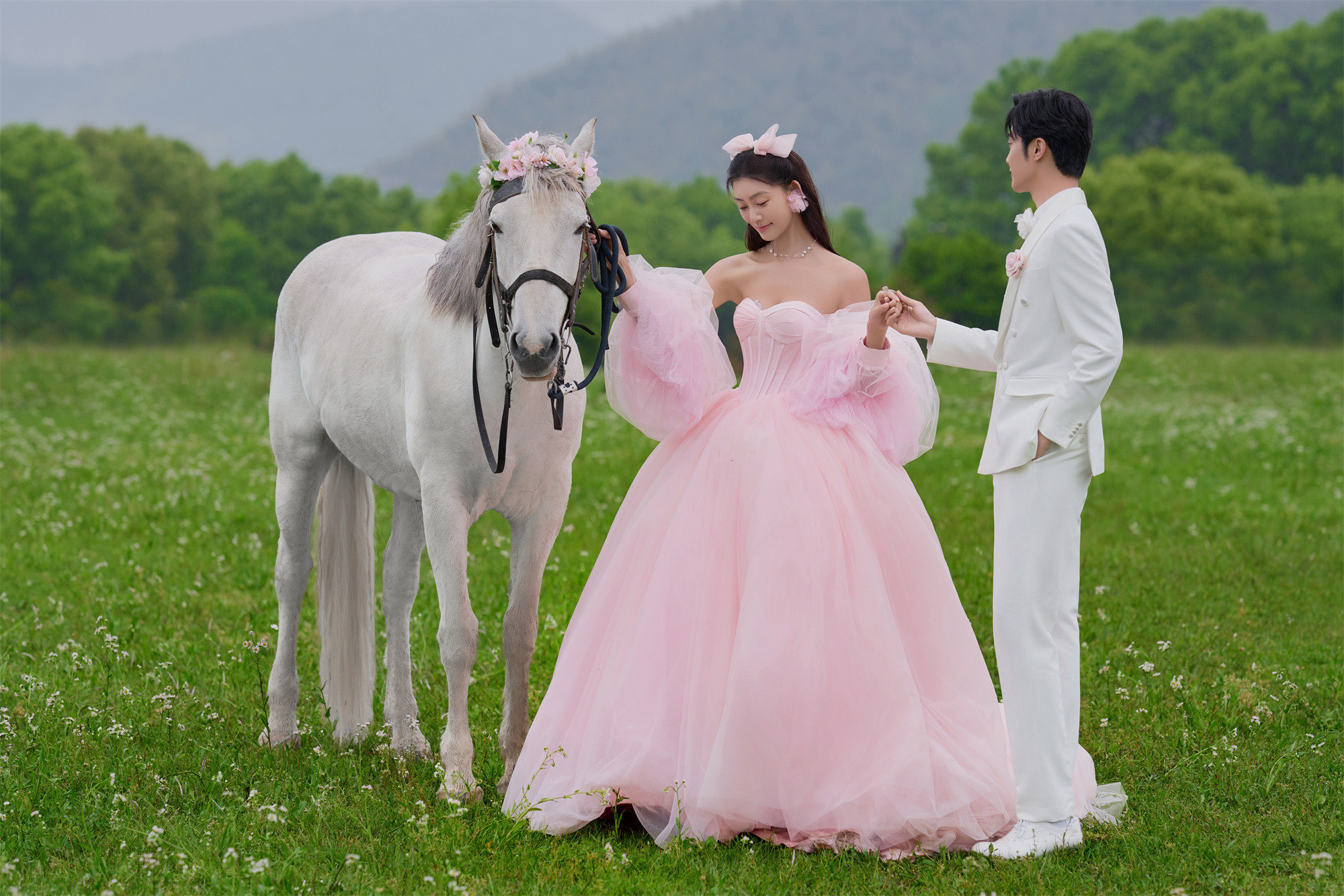 梦境奇缘，与爱人共骑马，邂逅迎亲队伍的婚礼幻梦解析