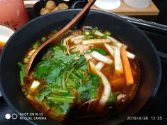 香辣牛骨汤面-贡梅老面馆·蟹粉面·无锡特色小吃(南长街主推店)