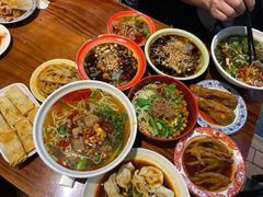 -爆炸头阿姨小四川正宗川味小吃(无任何分店)