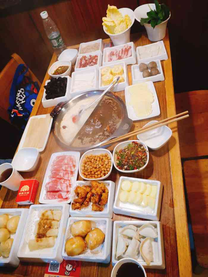 傣妹火锅(南京东路一店)-"在商圈的一家超级平价的连锁火锅,位置在南.