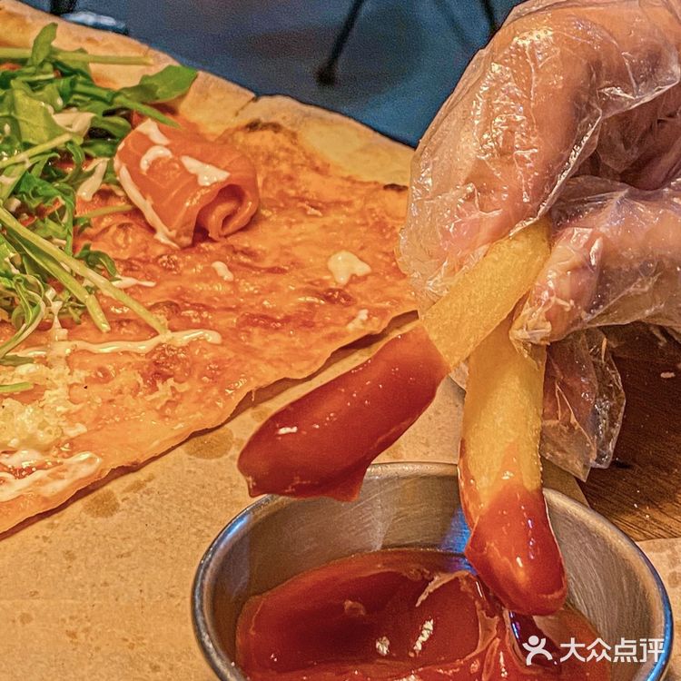 1米长的手工披萨,四种口味一次满足!!