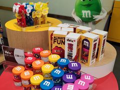 -m豆巧克力世界(上海世茂广场店)