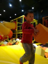 -蹦蹦跳跳(新奥购物中心店)