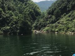 -安吉龙王山峡谷漂流