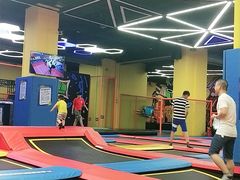-爱蹦iBOON蹦床运动馆(江汉店)
