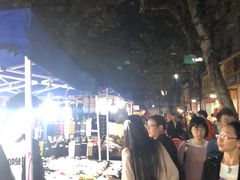 -吴山路夜市