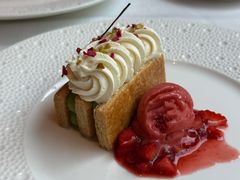 开心果拿破仑派加草莓雪宝-福楼法餐厅FLO