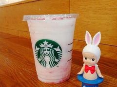 草莓酸奶星冰乐-星巴克(太原柳巷第一店)