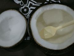 -志龙皇冠吃货椰子铺