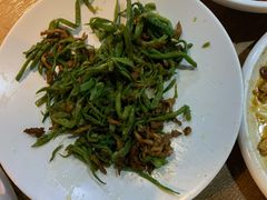 鲜豆角炒肉丝-姥姥家春饼店(佳亿时尚广场店)