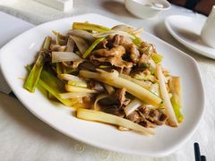 葱爆羊肉-那达慕蒙古风味酒楼