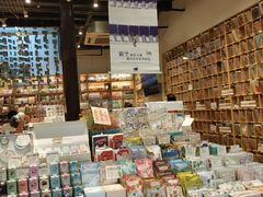 -猫的天空之城概念书店(杭州南宋御街店)