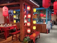 -宽板凳老灶火锅(台湾街店)