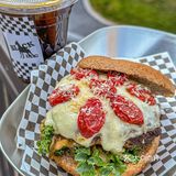 济南！在济南！这家贝果汉堡太太太好吃了！