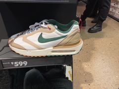 -NIKE上海青浦优选体验店