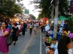 -周日夜市