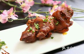 Signature Hand-grabbed Pork Trotters