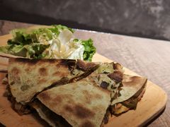 墨西哥鸡肉饼配鹰嘴豆酱-JamaicaBlue Cafe(乌鲁木齐中路店)
