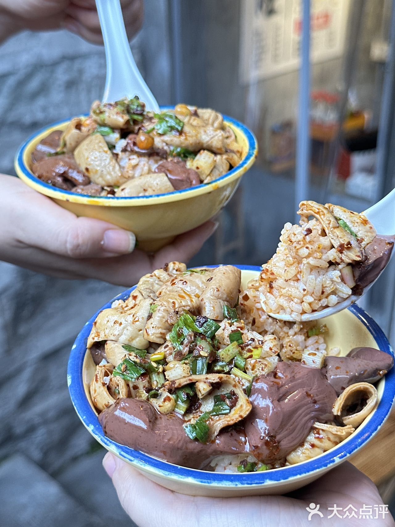 果然重庆物价是感人的！人均20的肥肠血旺吃到爽！