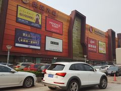-世纪金源购物中心东区-停车场