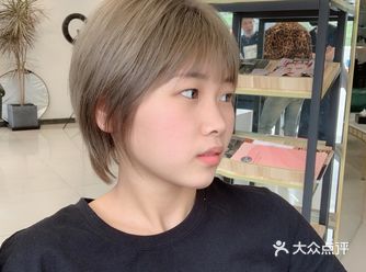 一直都是剪的短发，但是一直没有剪出想要的帅气的发型