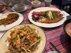 -香巴拉云南餐厅(华莱坞店)