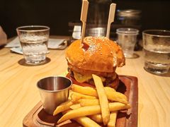 -三勾JJJ Burger&Coffee(梅溪湖店)