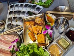 -围炉肉舍•炭烤活鳗•丹东海鲜烤肉(步行街店)