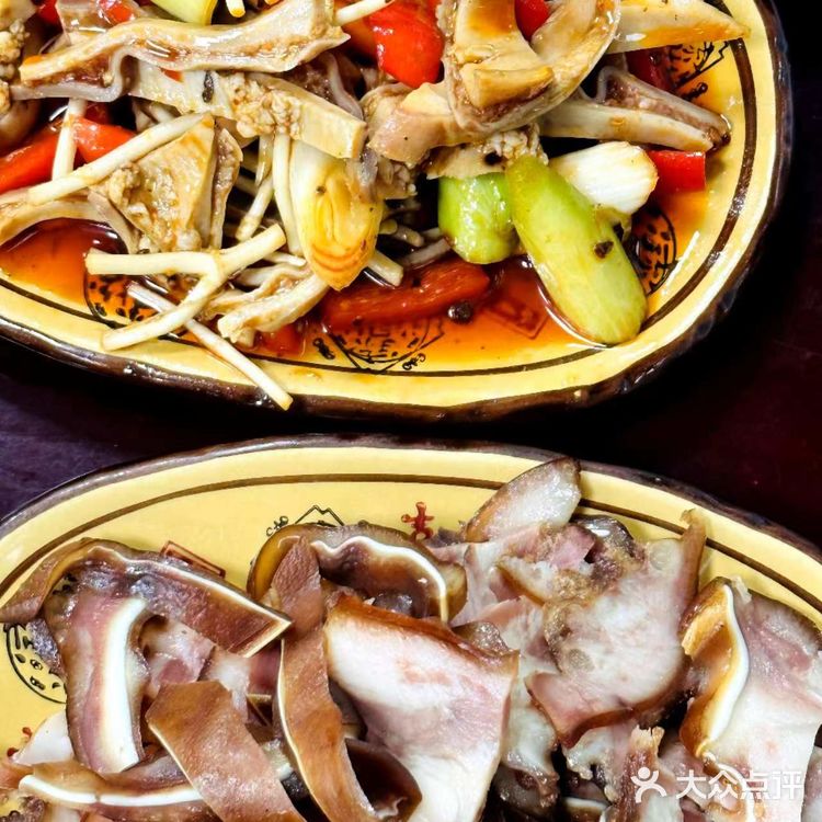 我还以为乐山就钵钵鸡好吃，没想到汤锅味道也正