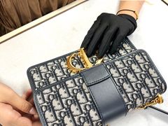 -用真奢侈品名表名包回收中心(朝阳万达店)