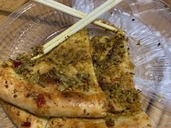 隔壁店的蒜蓉烤馕-清真·马峰烤肉(小学习北巷店)