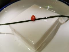 招牌手磨杏仁豆腐-京味斋·北京烤鸭(北京南站洋桥店)