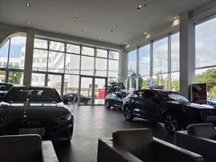 -上海冠松华奥奥迪4S店(张江店)