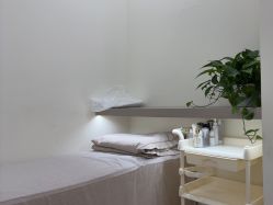 -苗方清颜专业祛痘·皮肤管理